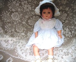 22'' 40S BRUNETTE MAMA DOLL, ORIGINAL DRESS, HAT, SLIP, SHOES